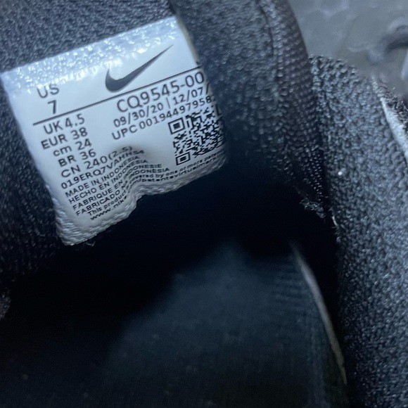 NIKE black running shoes - Picture 3 of 6